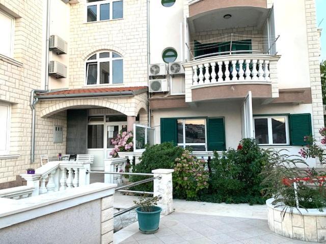 Apartments Bilo - Jela & Ivan Dolac Bagian luar foto