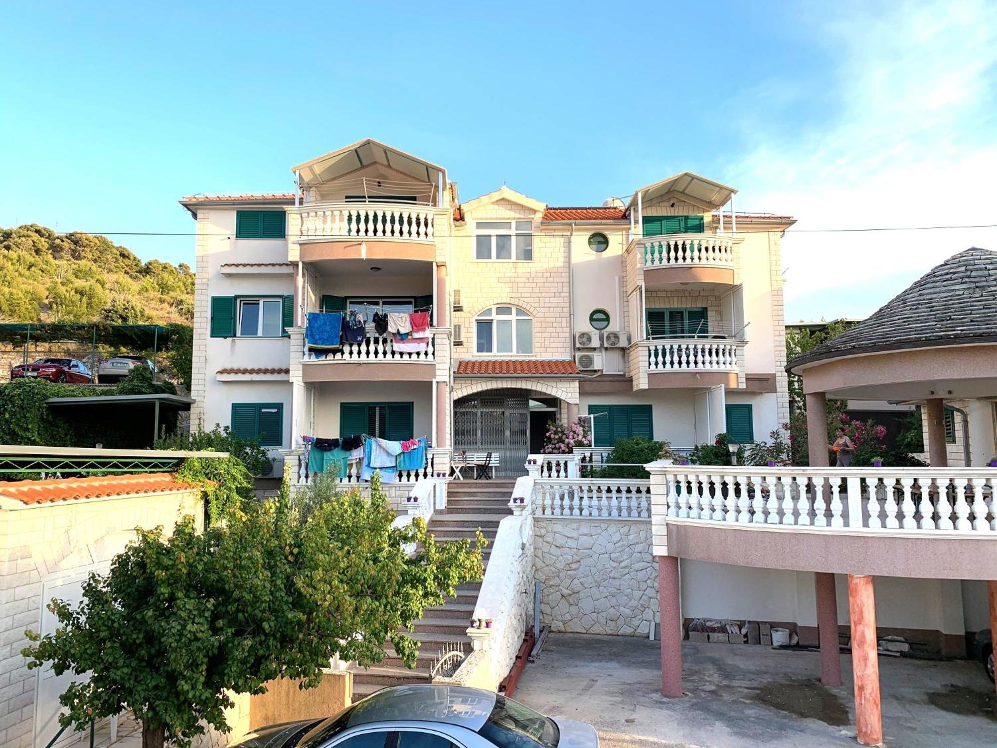 Apartments Bilo - Jela & Ivan Dolac Bagian luar foto