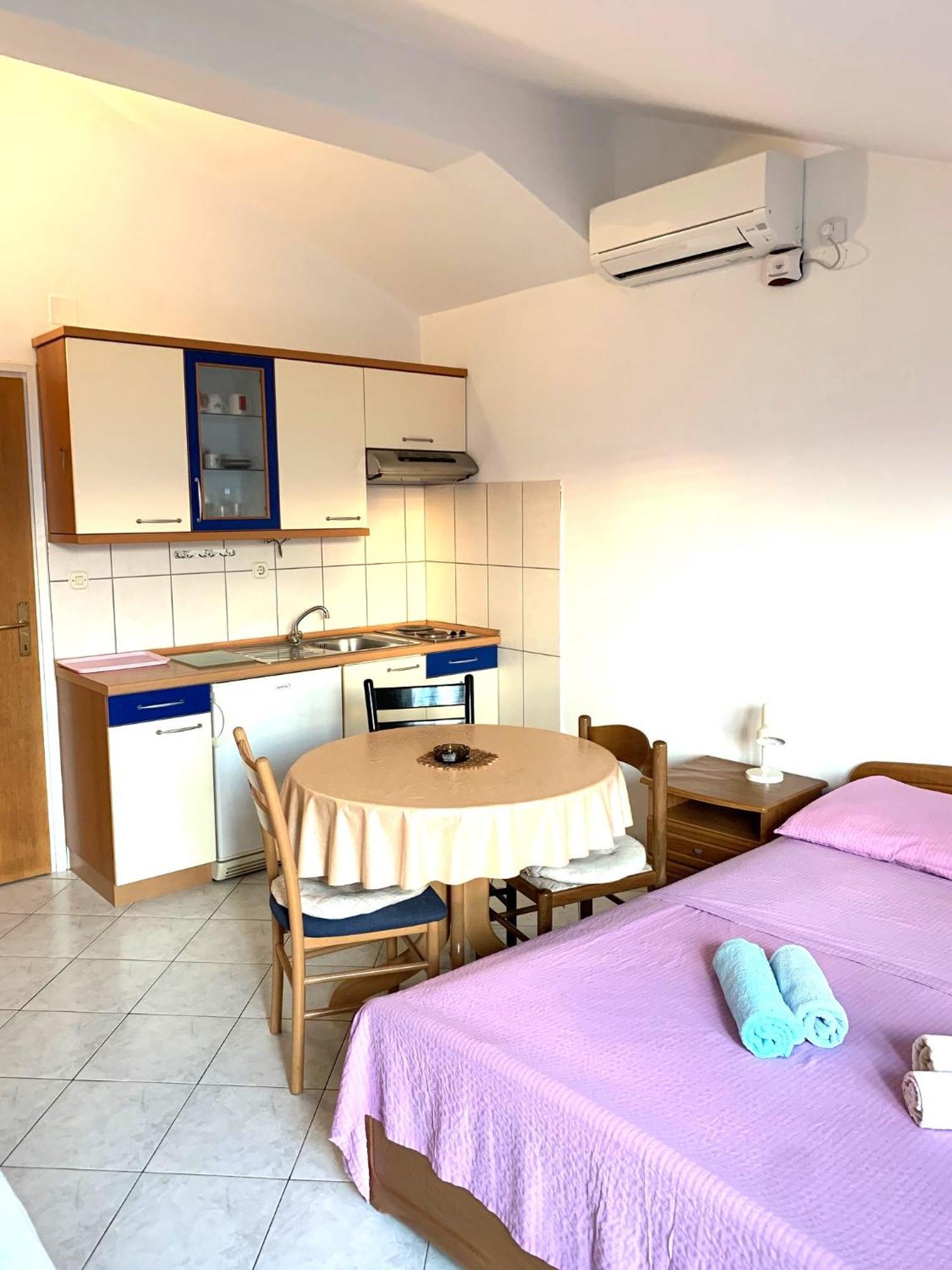 Apartments Bilo - Jela & Ivan Dolac Bagian luar foto